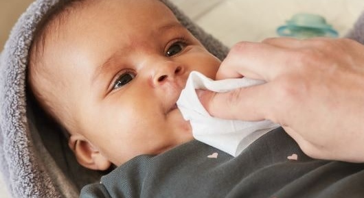 Yenidoğan Bebekler için Islak Mendil Seçimi Nasıl Yapılır ?